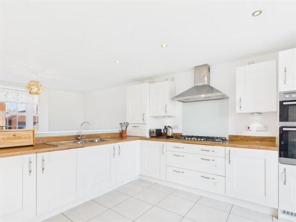 OPEN PLAN KITCHEN/BREAKFAST ROOM