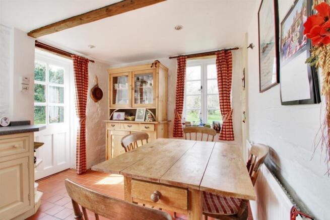 Breakfast Area.jpg