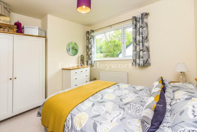 Bedroom 3 image 2