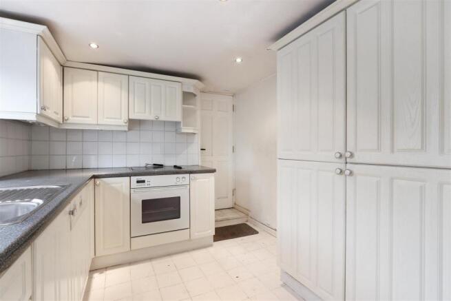 Kitchen2.jpg