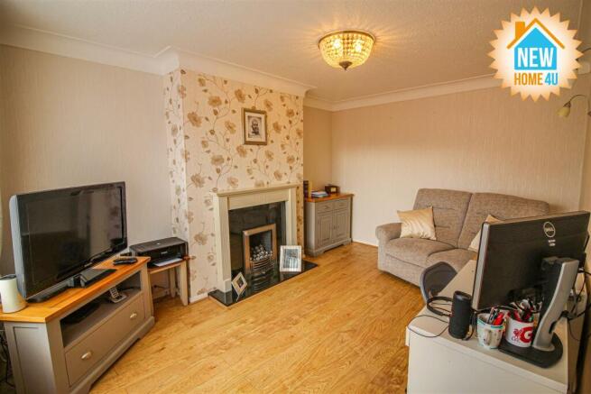 SITTING ROOM / OFFICE: