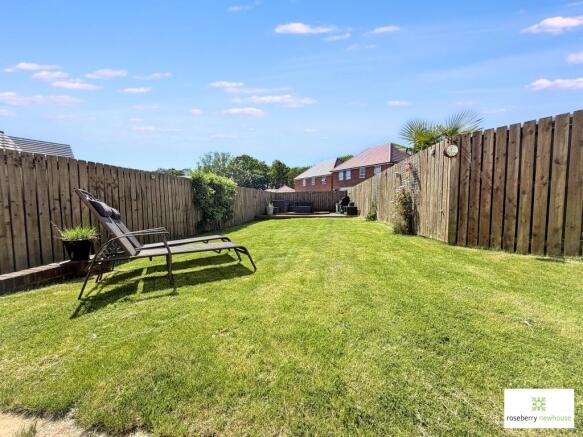 4 bed Detached for sale Image 11