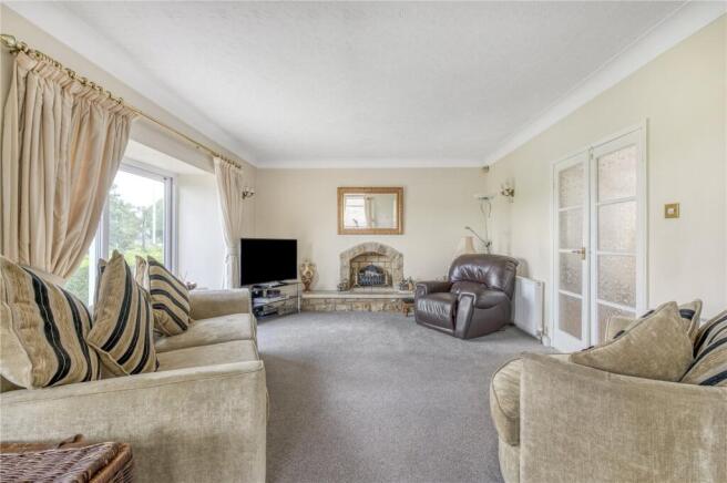 5 bed Bungalow for sale Image 10