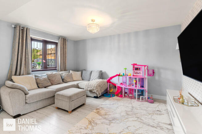 DANIEL THOMAS | Beechfield Walk, Waltham Abbey, EN9 3AA photo 4