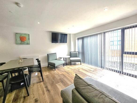 3 bed Town House to rent Image 4