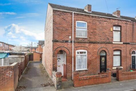 St. John Street, Newton-le-Willows, WA12