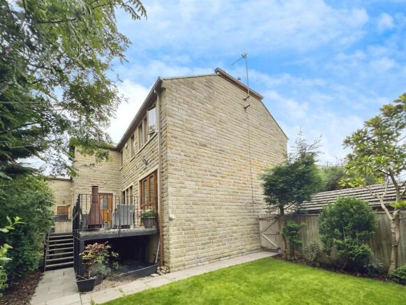 4 bed Detached for sale Image 10