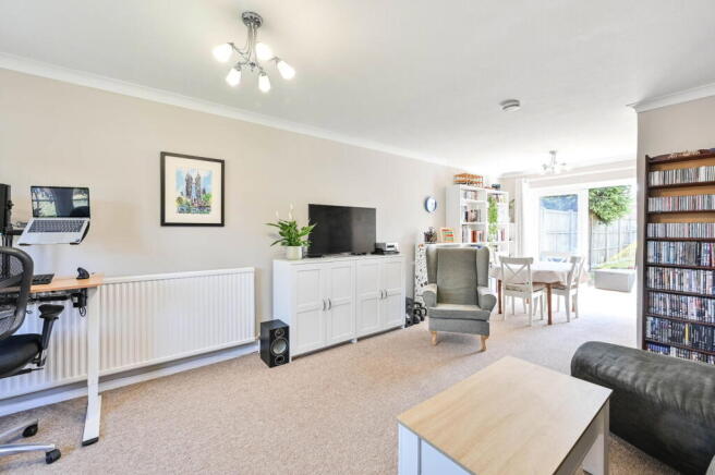 Somertons Close, Guildford, GU2 9YB photo 4