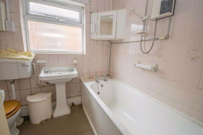 GROUND FLOOR BATHROOM