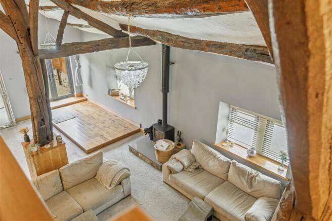 5 bed Detached for sale Image 3