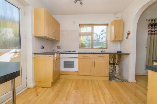 16 Blackpond Lane, Farnham Royal, Slough, SL2 3DS