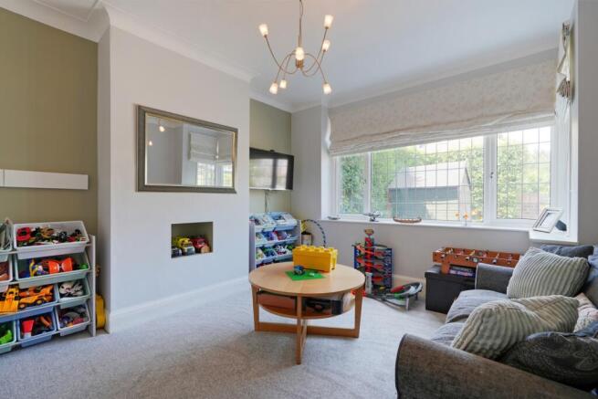4 bed Semi-Detached for sale Image 11