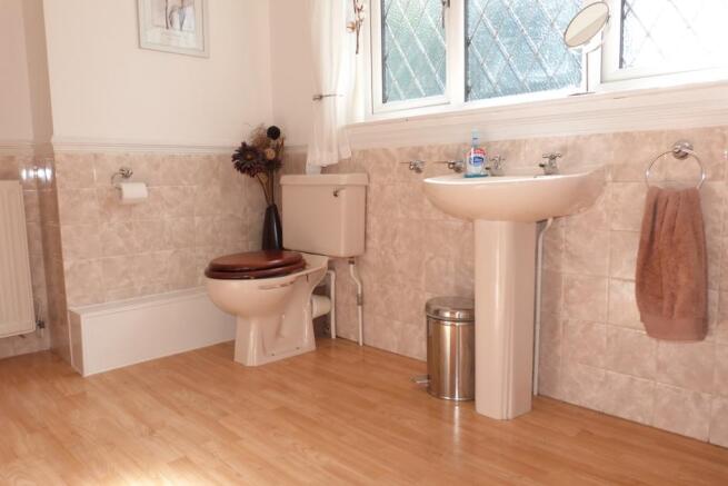 ENSUITE TO MASTER BE