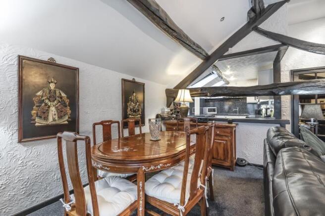 2 bed Apartment for sale Image 4