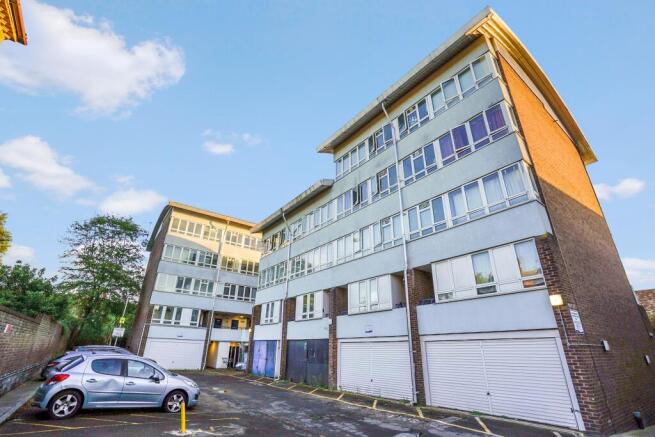 22 Ryan Court, Baldry Gardens, Streatham, London SW16 3PJ