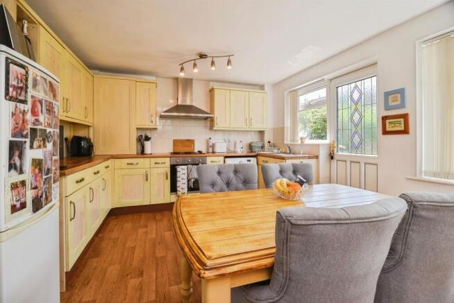 3 bed Semi-Detached for sale Image 7