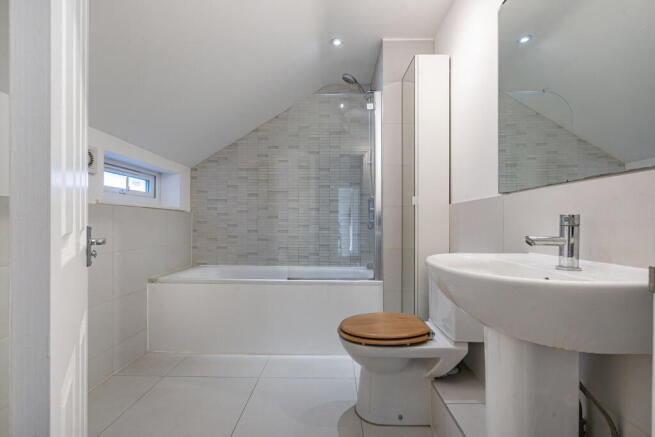 Brodie Road, Guildford, GU1 3RZ photo 4
