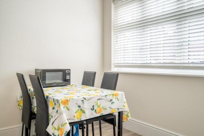 4 bed Town House for sale Image 5