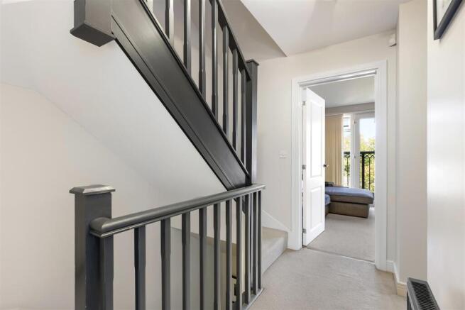 4 bed Semi-Detached for sale Image 10