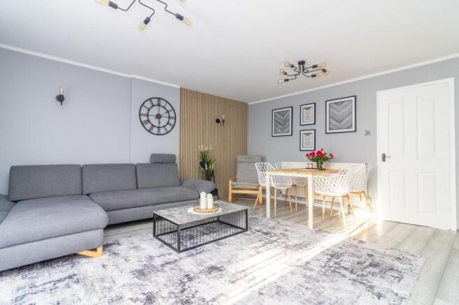 LOUNGE/DINING ROOM