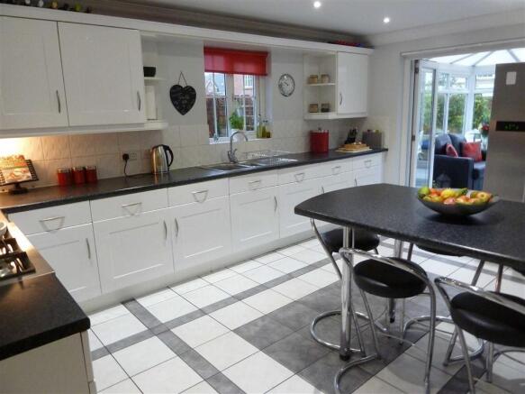 Kitchen/Breakfast Ro