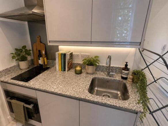 dressed kitchen.jpg
