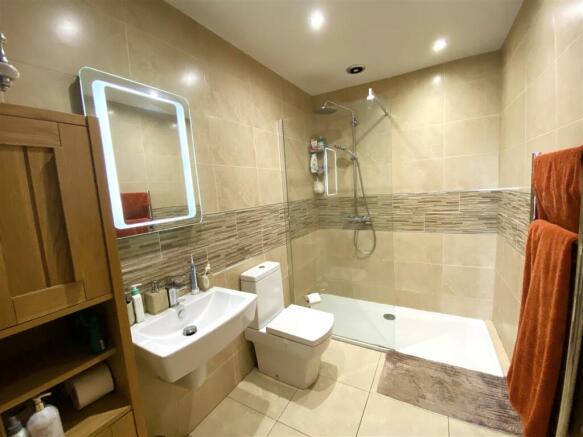 ENSUITE.JPG