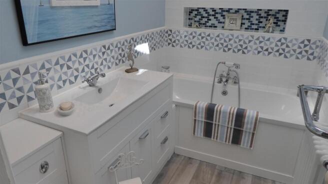 FAMILY BATHROOM