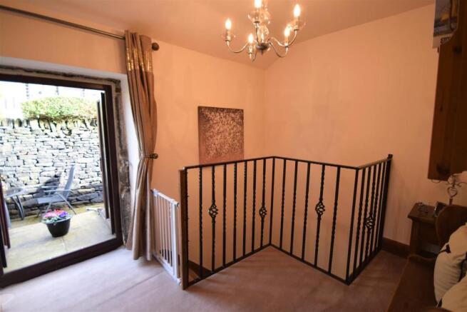 09 13 Cross Hill, Greetland, HX4 8JU landing.JPG