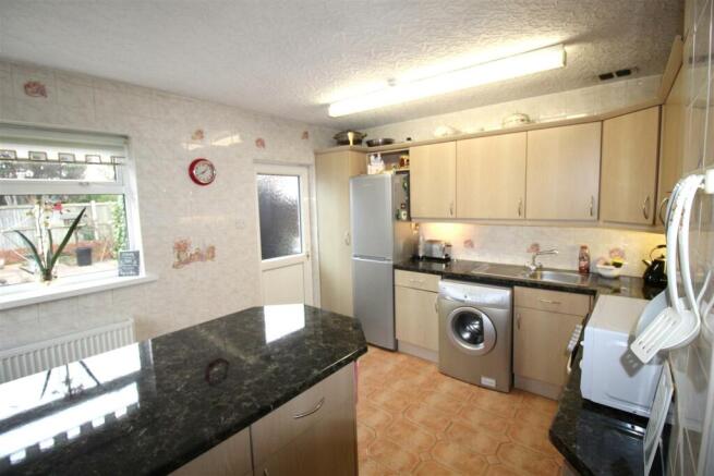 Filey Road, 16, kitchen2.JPG