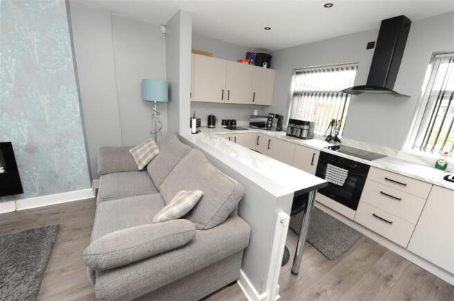 3 bed Semi-Detached for sale Image 10