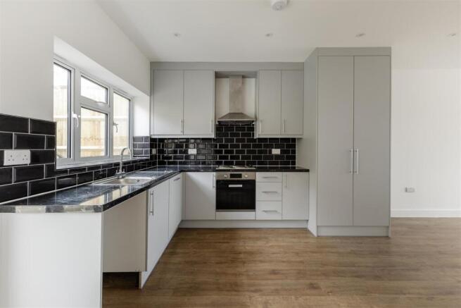 105603_18-Petersfield-Crescent-Coulsdon (10).jpg