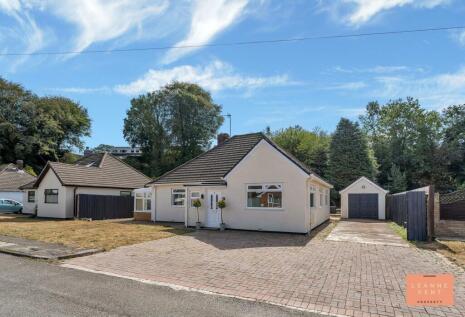Waterloo Place, Machen, CF83