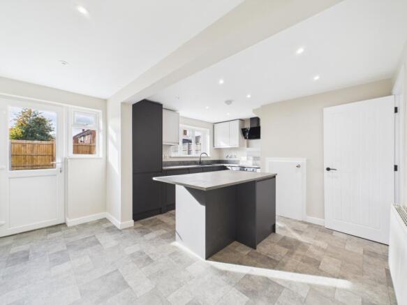 CAM01740G0-PR0458-STILL006