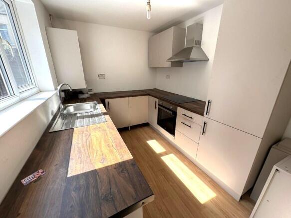 3 bed Terraced to rent Image 5