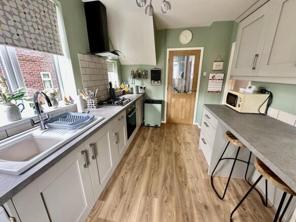 3 bed Semi-Detached for sale Image 6