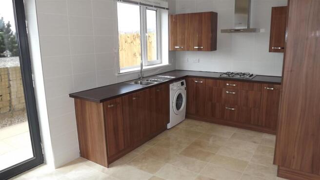 4 bed Detached to rent Image 4