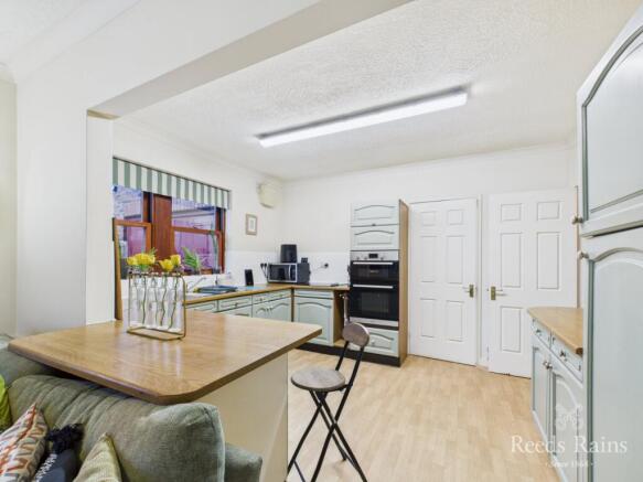 3 bed Semi-Detached for sale Image 6