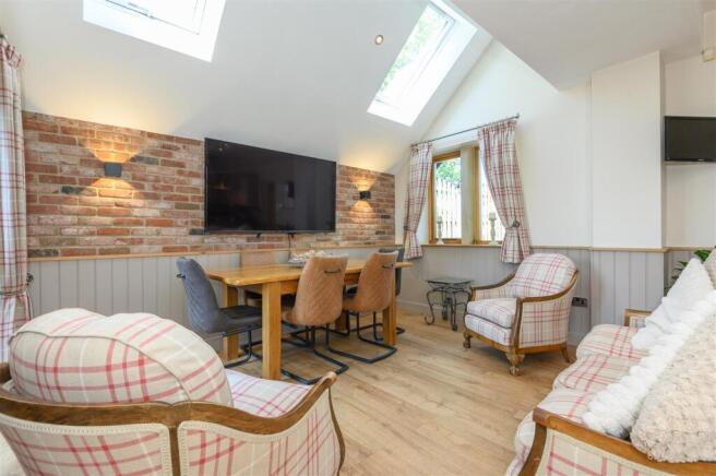 4 bed House for sale Image 11