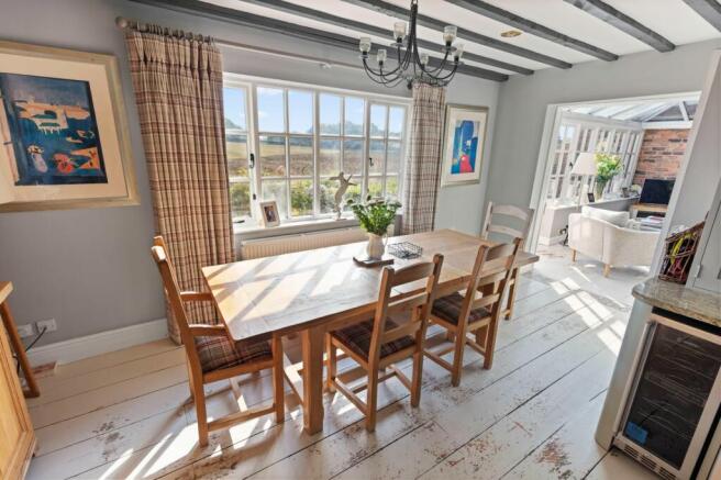 Dining end