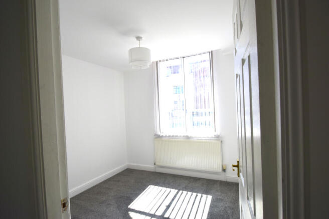 2 bed Apartment to rent Image 5
