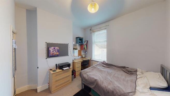 5 bed Semi-Detached for sale Image 8