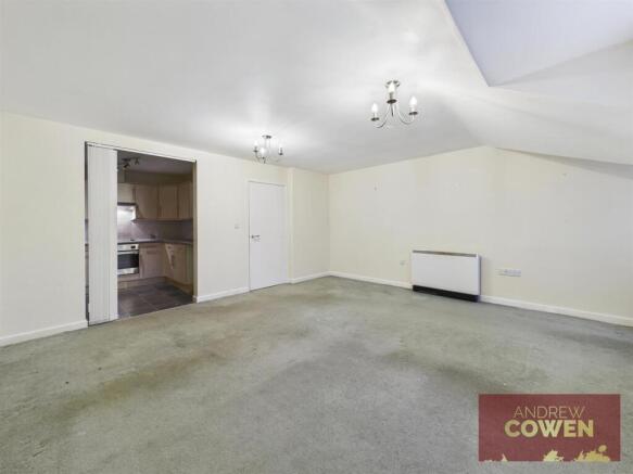 2 bed Flat for sale Image 5