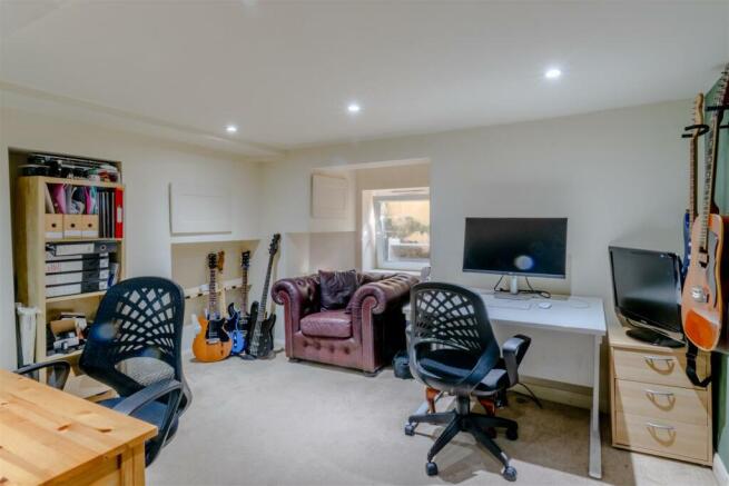 34 Kingsnorth Rd-05.jpg