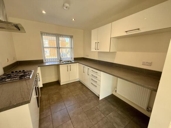 3 bed House to rent Image 4