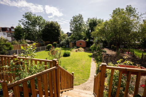 Brackley Square, Woodford Green, IG8 7LL