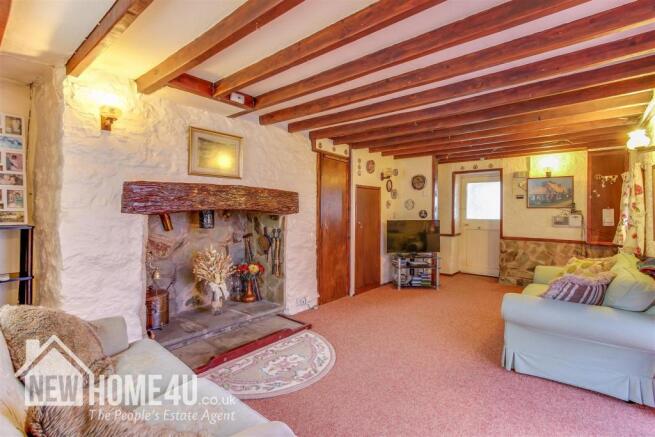 LOUNGE: