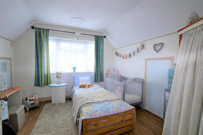 362 Wellington Road South bed 2.JPG