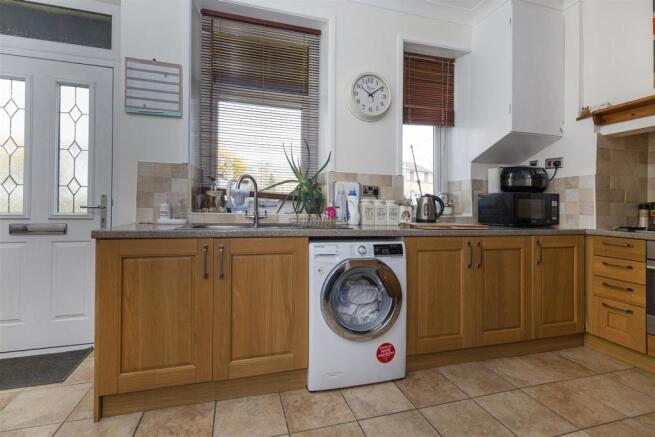 Kitchen/ Dining Room