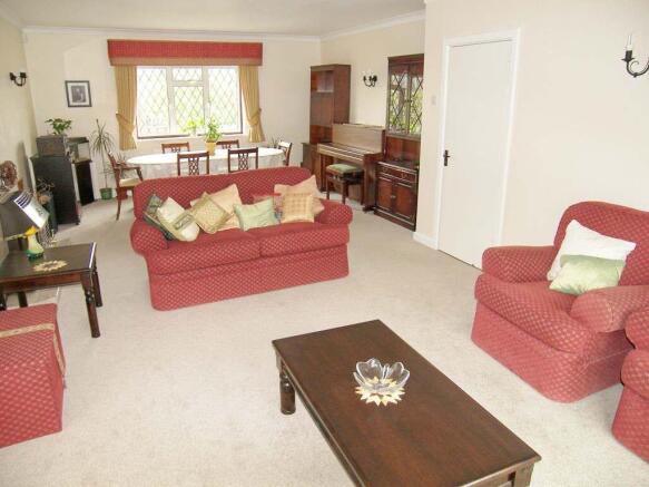 DOUBLE SITTING ROOM